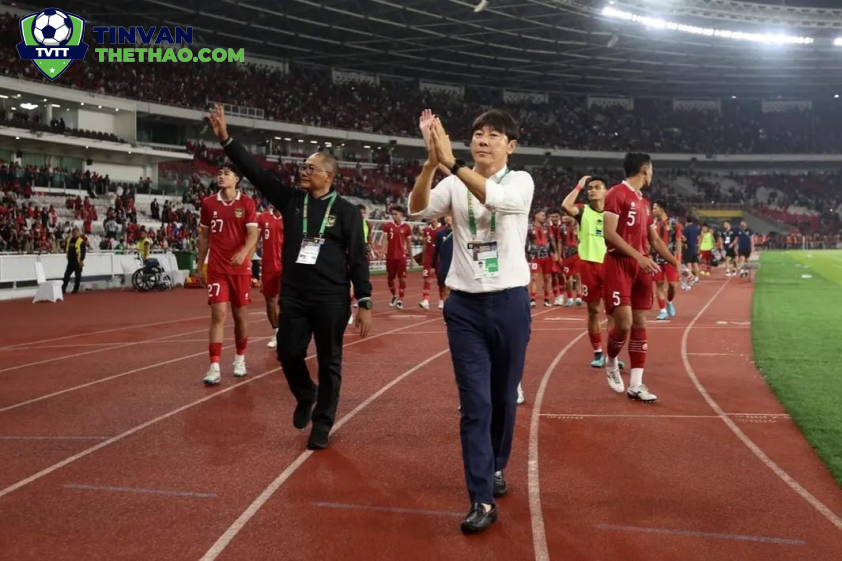 Van Dijk Bày Tỏ Quan Điểm Cá Nhân Đối Với HLV Kluivert và Đội Tuyển Indonesia