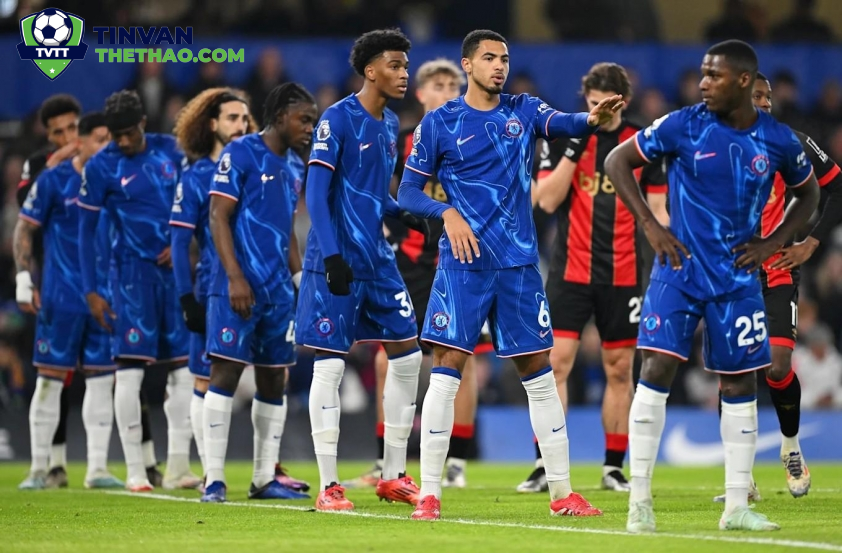 Vị trí trong top 4 của Chelsea đang bị đe dọa nghiêm trọng.