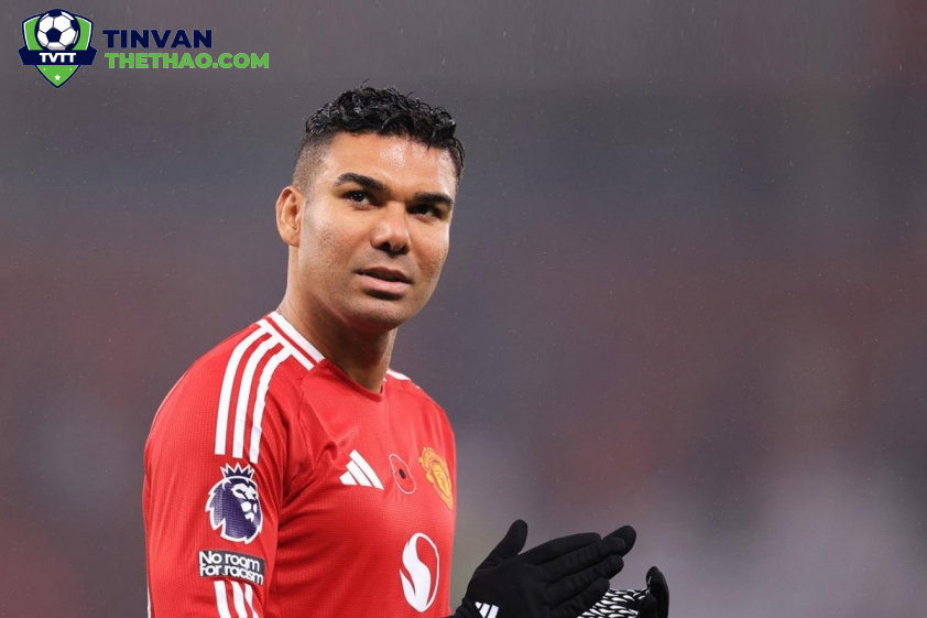 “Cập Nhật Chuyển Nhượng: Hai Đội Bóng Lớn Nhăm Nhe Chiêu Mộ Casemiro Từ Manchester United”