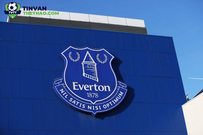 Everton đối mặt với việc bị trừ điểm (Ảnh: Getty).