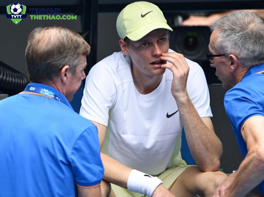 “Sinner Vướng Tin Đồn Sức Khỏe Nghiêm Trọng Trước Tứ Kết Australian Open 2025: Thực Hư Ra Sao?”